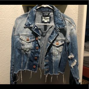 Size small. Pet and smoke free home